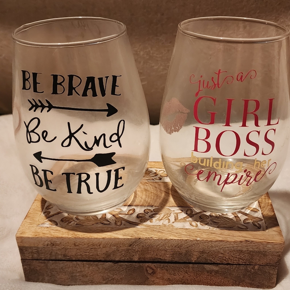 2 drinking glasses